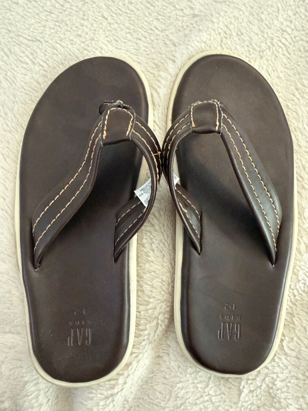 GAP Kids Dark Brown Leather Thong Sandals with Contrast Stitching, size 1/2